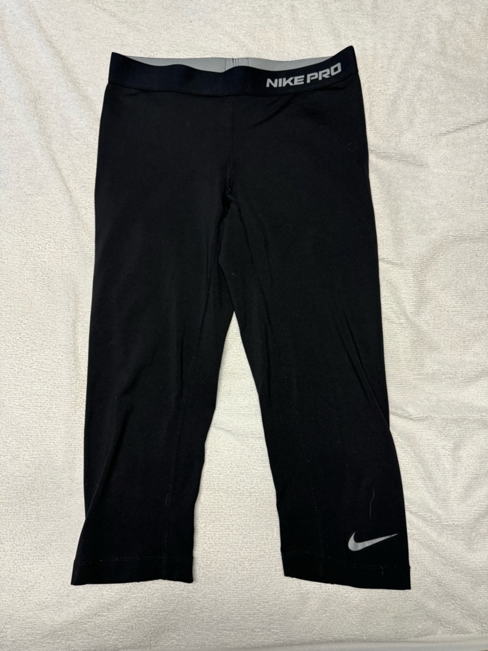 Nike Pro Woman’s Black Athletic Capri Leggings